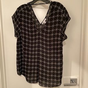 Cute B/W silky shirt